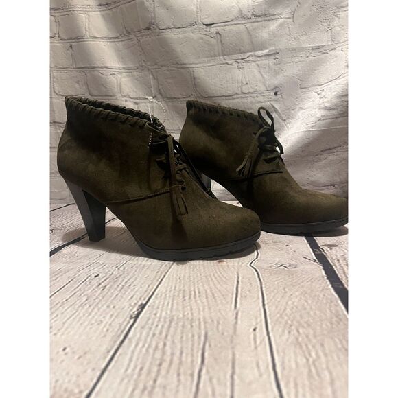 White Mountain Shoes - White Mountain Booties Olive Suede Size 8